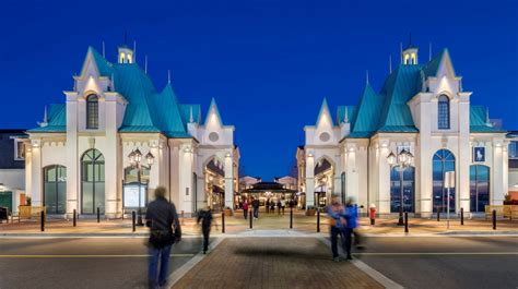 Versace in McArthurGlen Designer Outlet Vancouver (Richmond, 